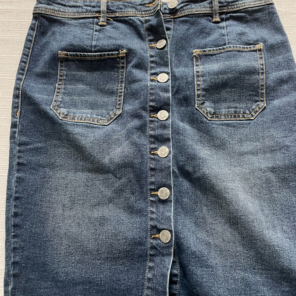 Kenneth Cole reaction short denim/ jean skirt size 4